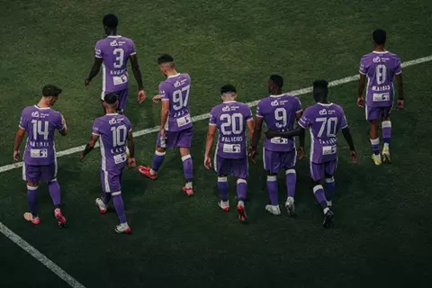 اشتكى التحكيم في مباراة فاز بها.. العين يصطدم بالاتحاد الإماراتي في حرب بيانات رسمية